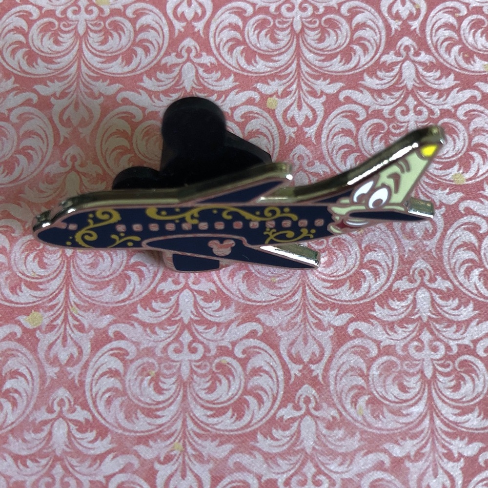 Authentic Hidden Mickey pin. Each pin $10 or 4 pins for $35, additional pins $7. - Picture 7 of 7